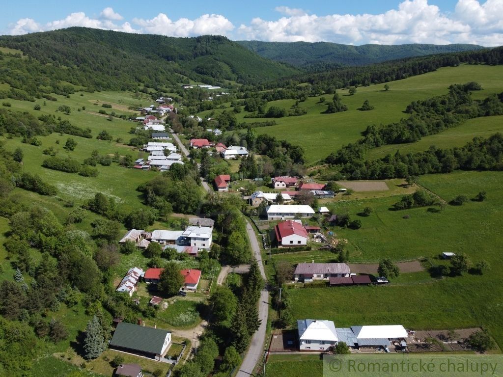 Komerčný objekt s tenisovým kurtom a rodinným domom vhodný na podnikanie