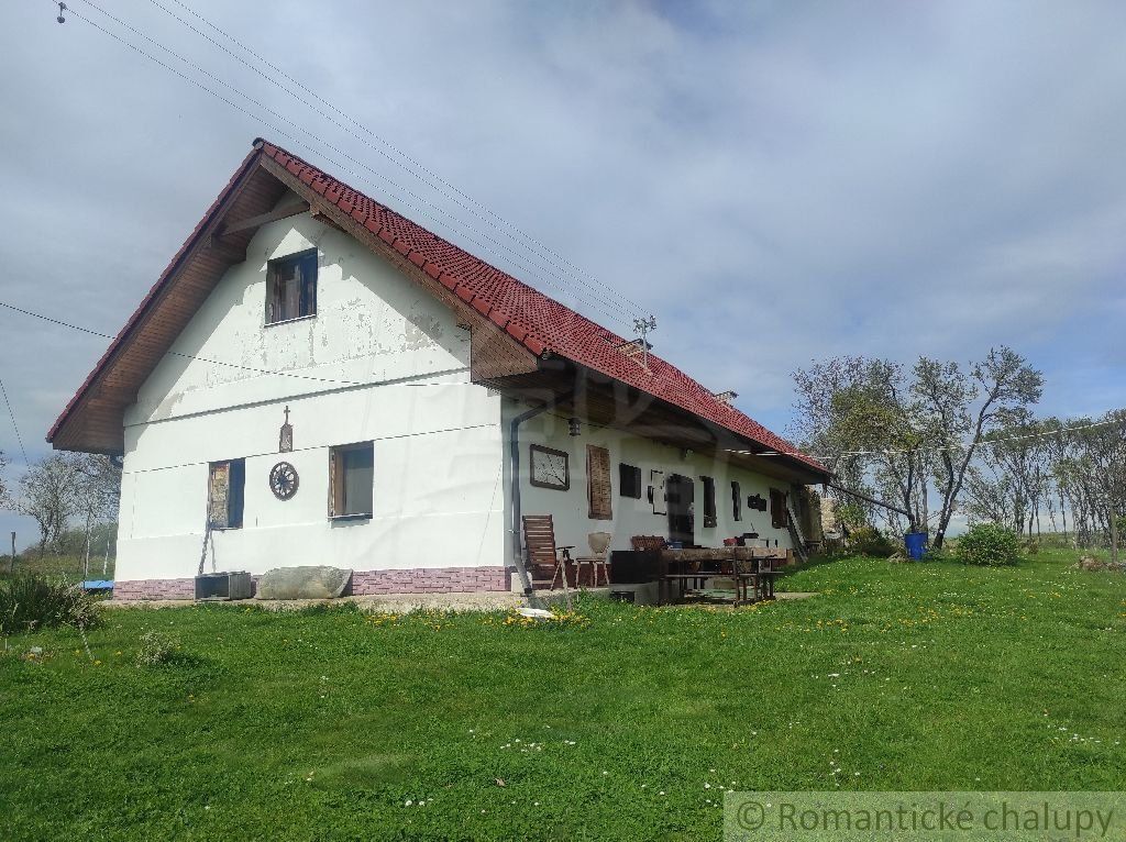 Vidiecky dom / chalupa v lone nádhernej prírody Štiavnických vrchov neďaleko Krupiny