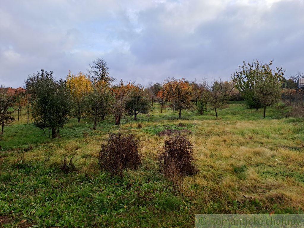 Na predaj 6-izbový rodinný dom v kľudnej časti obce Choča s krásnym 22a  pozemkom.