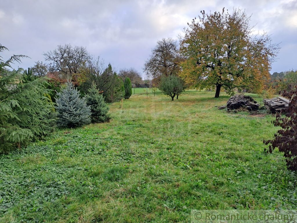 Na predaj 6-izbový rodinný dom v kľudnej časti obce Choča s krásnym 22a  pozemkom.