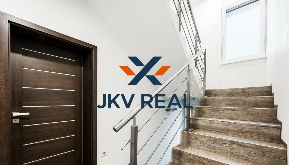 JKV Real ponúka predaj priestranný rodinný dom po čiastočnej rekonštrukcii v Malackách