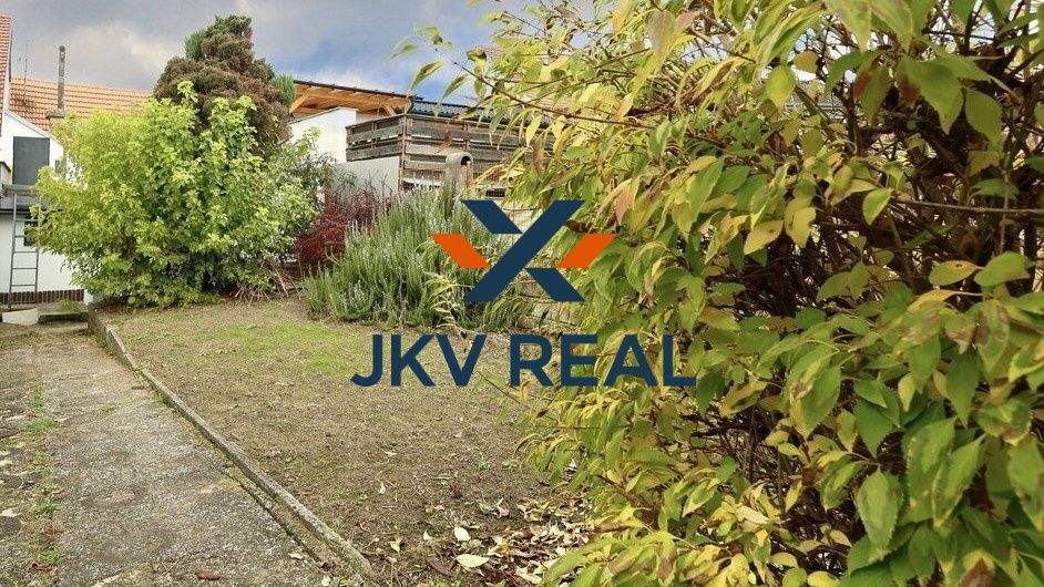 JKV Real ponúka na predaj pekný poschodový rodinný dom, Malé Leváre