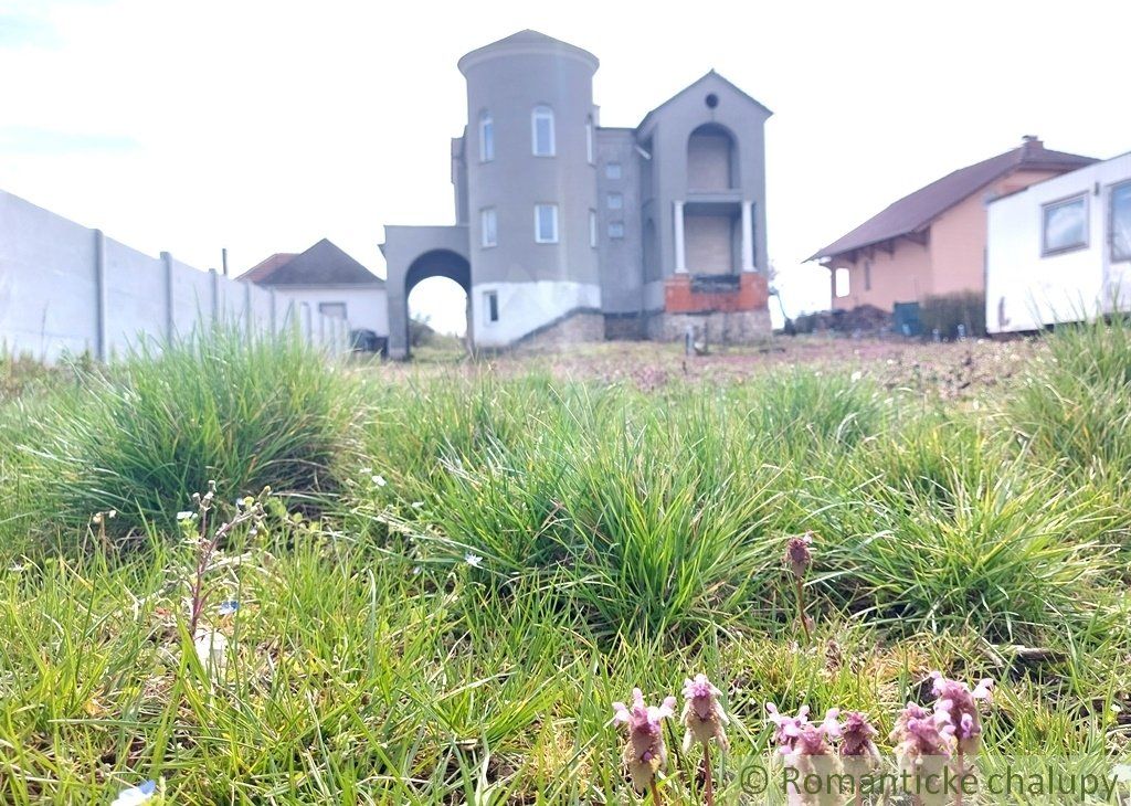 Novostavba unikátnej rodinnej vily priamo pri Dunaji vo vinárskej obci Moča