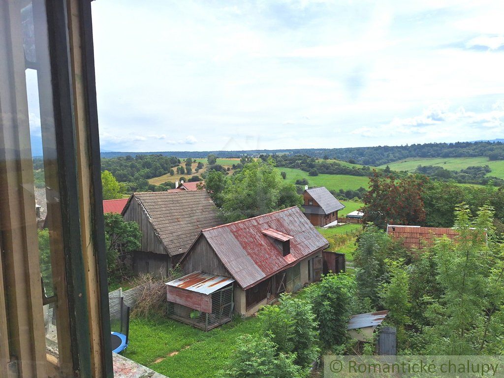 Priestranný dom na Liptove, ktorý má výhľad z izby na Kriváň