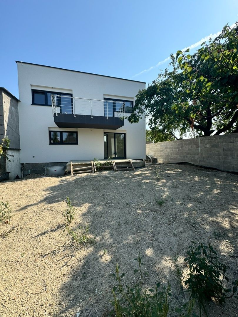 Iný-Predaj-Bratislava - mestská časť Ružinov-355000.00 €