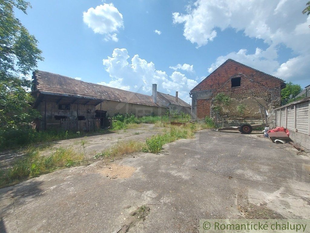 Pôvodný dom na rozľahlom pozemku len 6 km od Štúrova v obci Kamenica nad Hronom