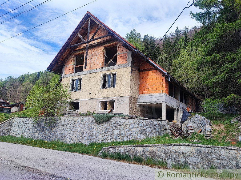 Donovaly trojpodlažný dom v štádiu rekonštrukcie