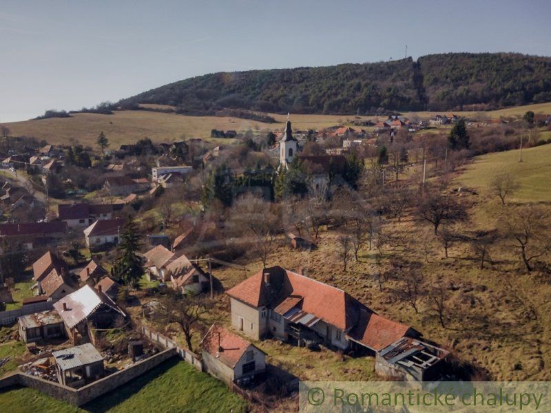 Dom s krásným 1,5hektárovým pozemkom s výhľadmi na okolie