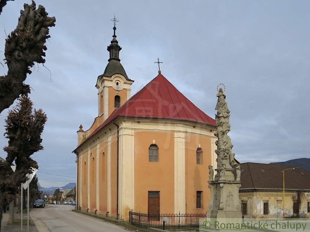 Historický dom v pamiatkovej zóne obce Štítnik čakajúci na záchranu