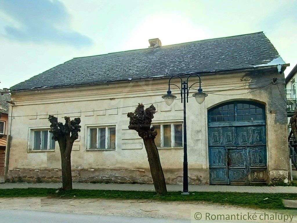 Historický dom v pamiatkovej zóne obce Štítnik čakajúci na záchranu