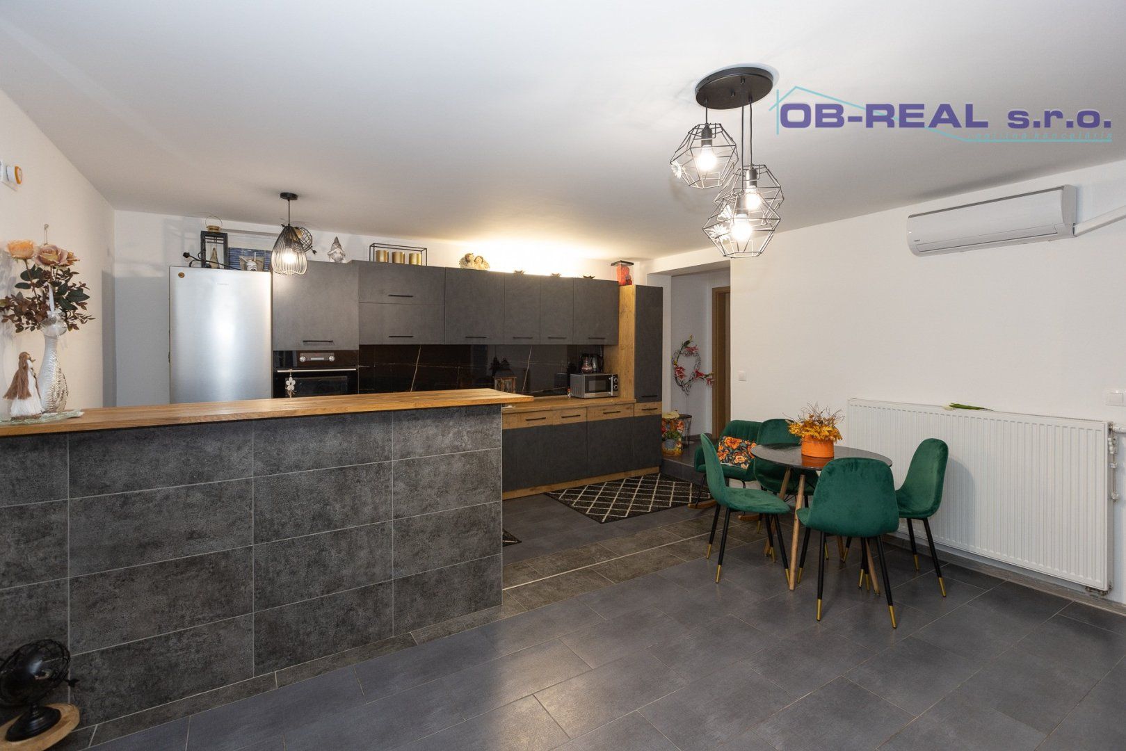 Predaj rekonštr. 4izb RD 189m2, 2xkúpeľňa, pozemok 1295m2