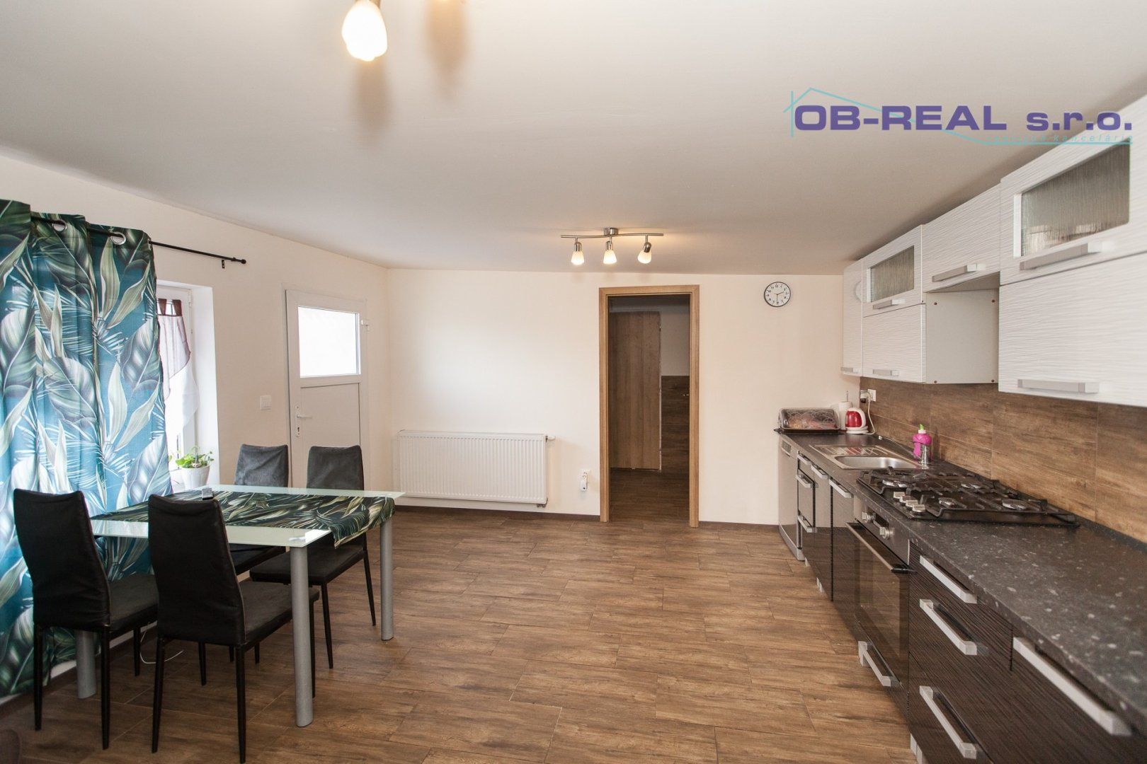 Predaj rekonštr. 4izb RD 189m2, 2xkúpeľňa, pozemok 1295m2