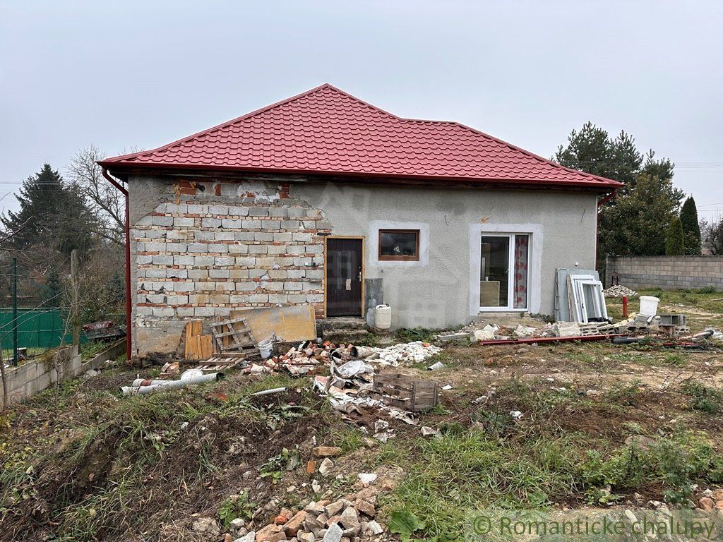 Rodinný dom v pokojnej dedinke Bardoňovo, len na skok od Podhájskej.