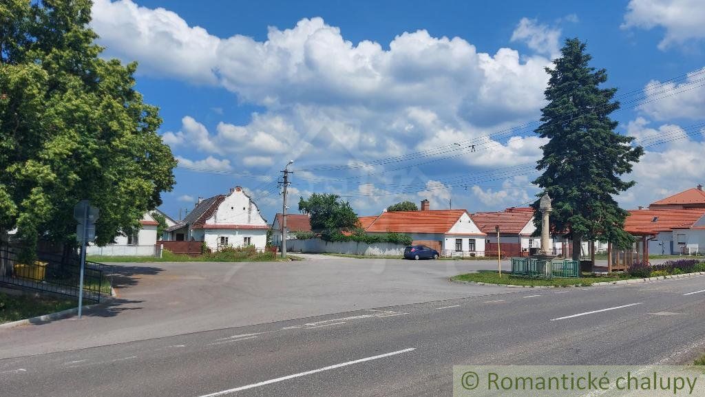 Jedinečná ponuka - 160 ročný dom, vhodný aj na chalupu na predaj, Záhorie