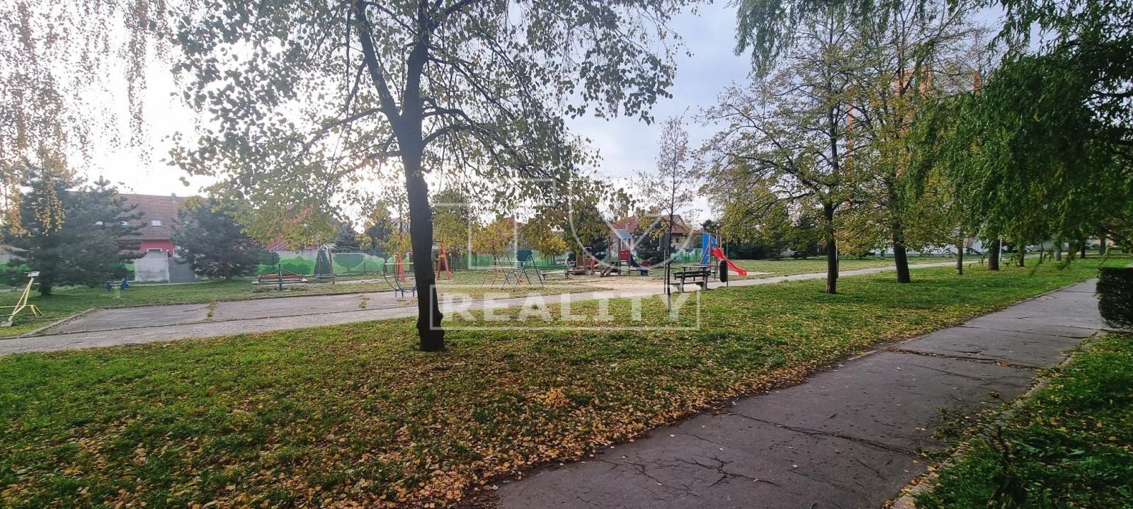 Pekne zrekonštruovaný 3.izb.byt s loggiou (80 m2)s výnimočným výhľadom na celé mesto.