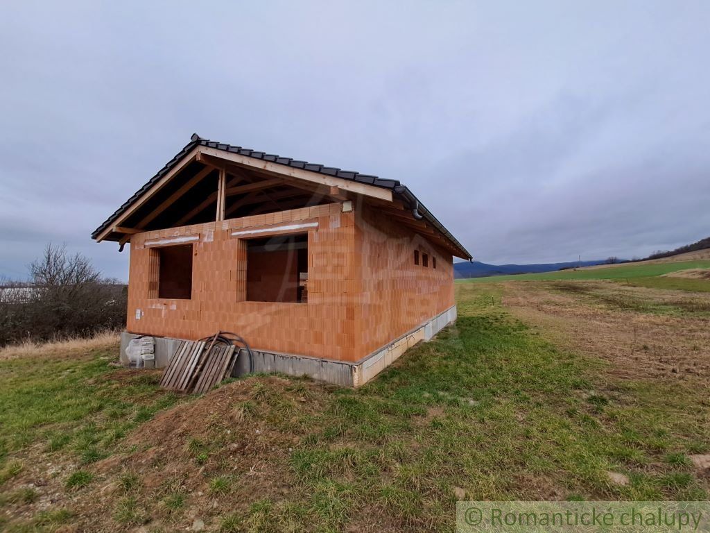 Na predaj novostavba 4-izbového rodinného domu v obci Mankovce