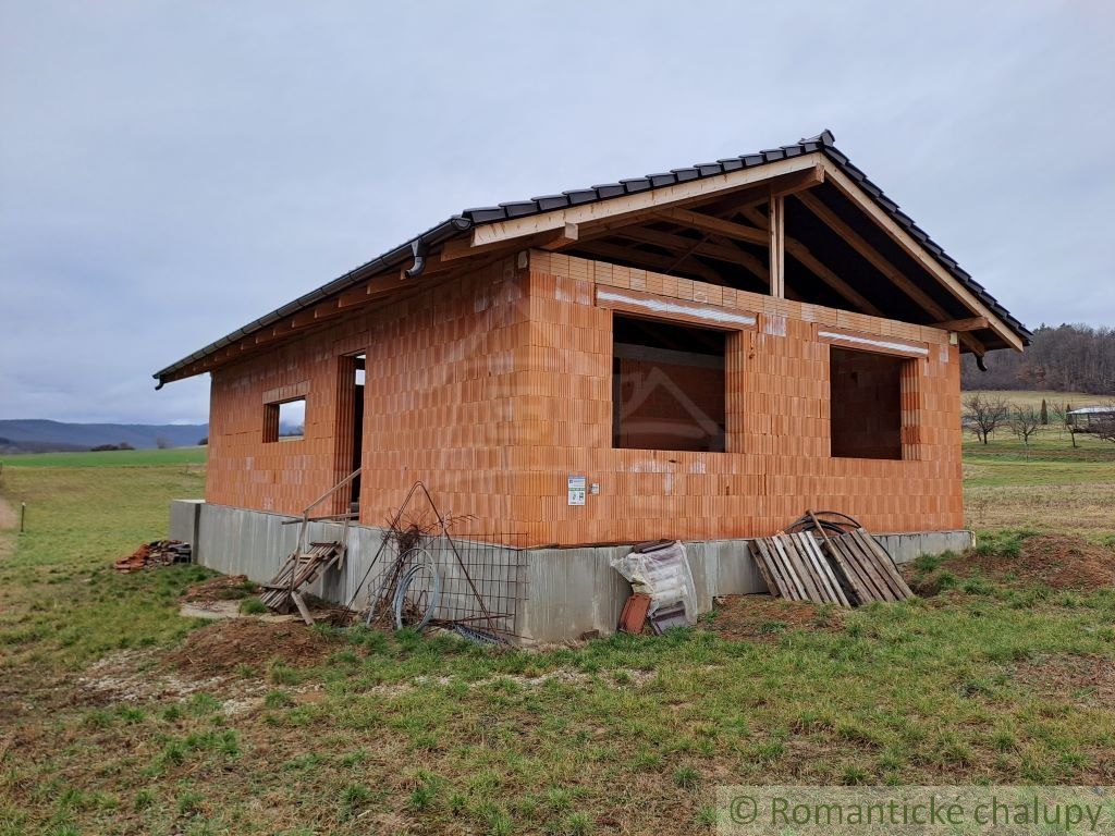 Na predaj novostavba 4-izbového rodinného domu v obci Mankovce