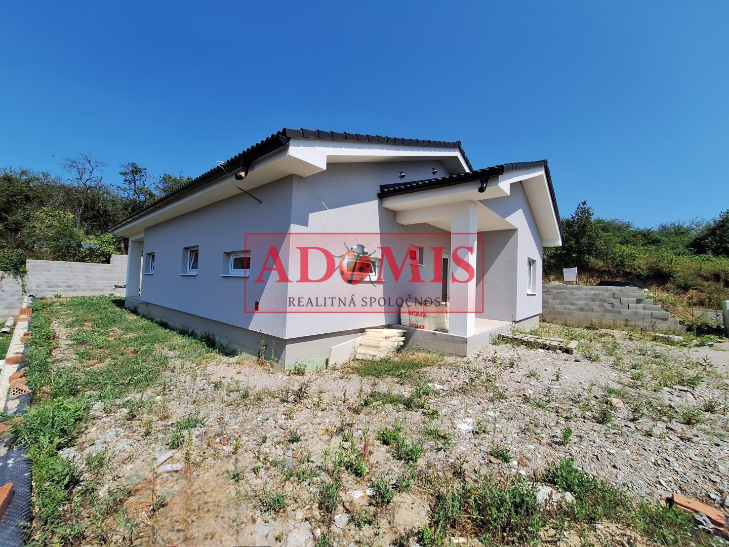 ADOMIS - predáme 4izb.bungalov č.5, 512m2 Chrastné, vodovod, asfalt, len 11km z Košíc