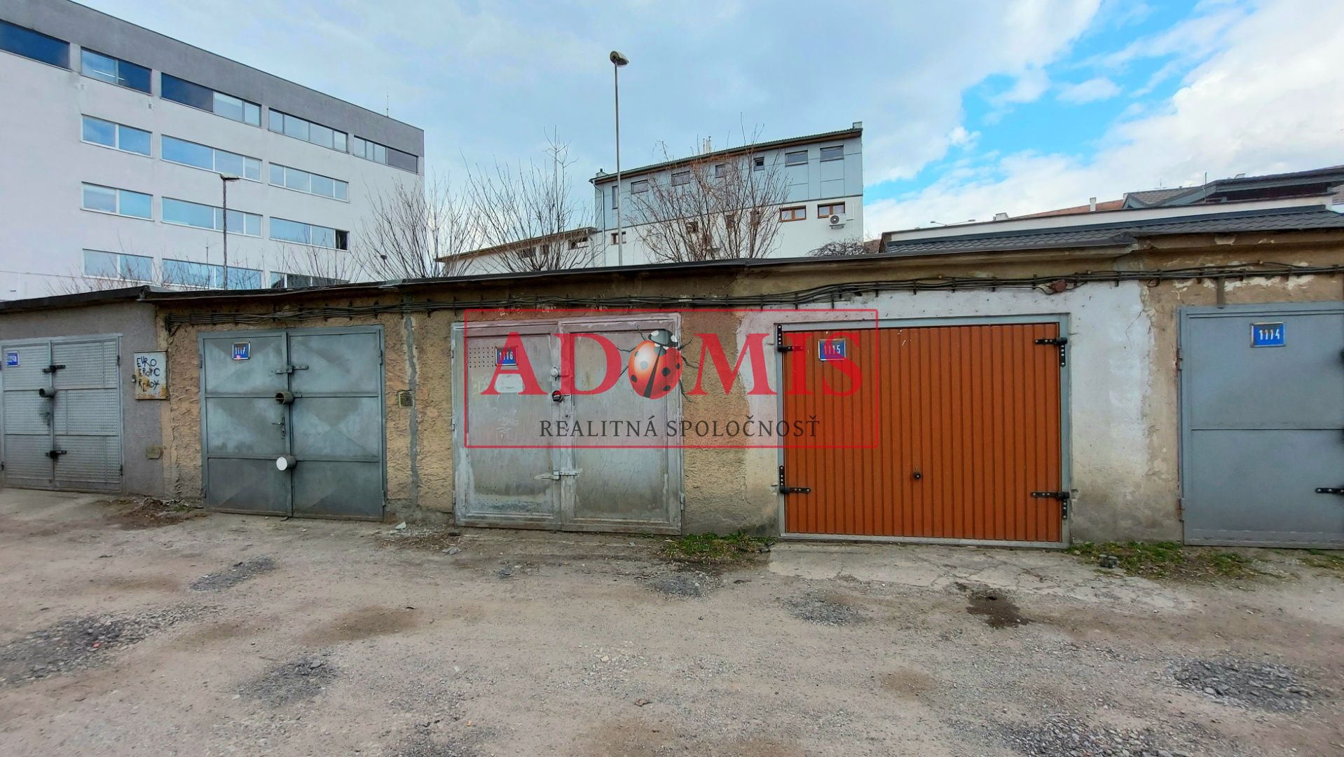 ADOMIS - predáme radovú garáž,19m2, Krivá ulica, Košice