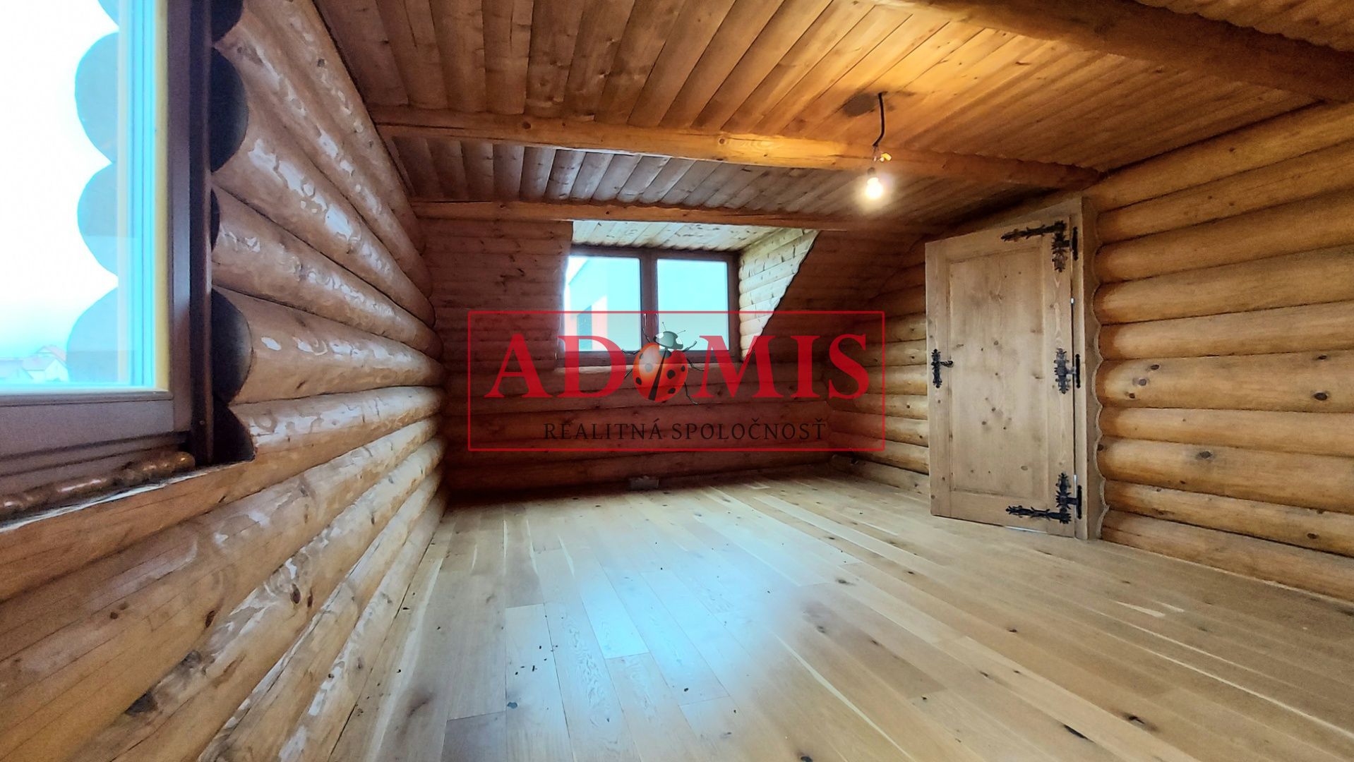 ADOMIS - exkluzívny 5-izb zrubový rodinný dom,Valaliky,3x kúpelňa,391m2,pozemok 944m2,dvojpodlažný,kompletne oplotený