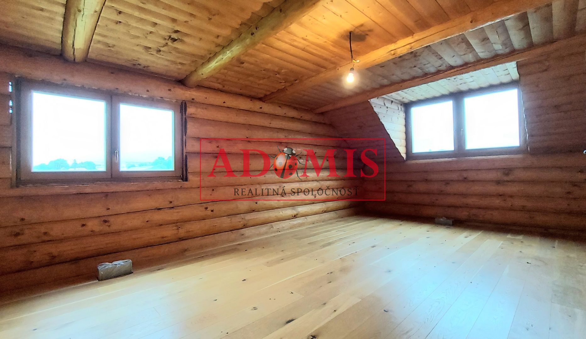 ADOMIS - exkluzívny 5-izb zrubový rodinný dom,Valaliky,3x kúpelňa,391m2,pozemok 944m2,dvojpodlažný,kompletne oplotený