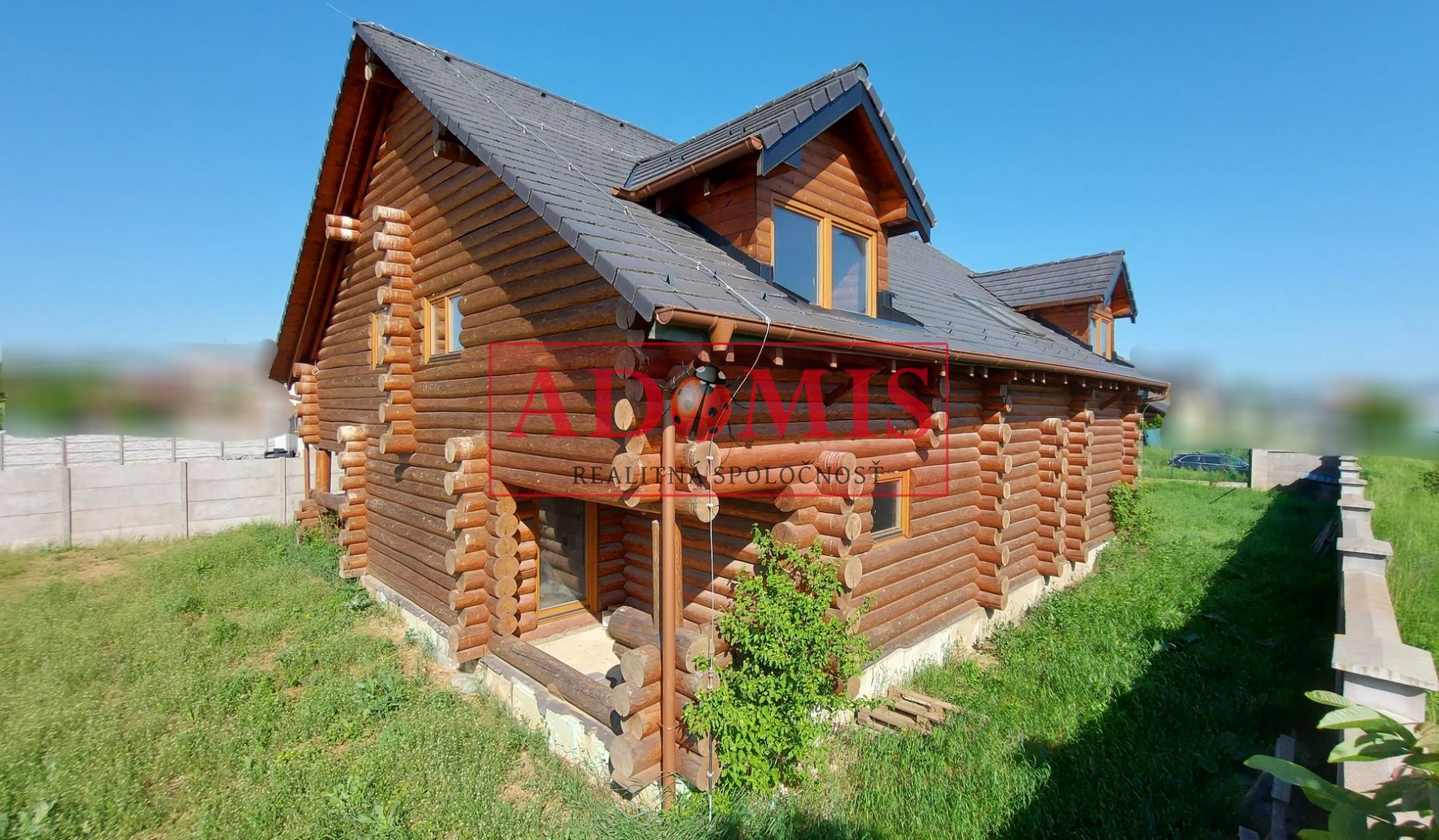 ADOMIS - exkluzívny 5-izb zrubový rodinný dom,Valaliky,3x kúpelňa,391m2,pozemok 944m2,dvojpodlažný,kompletne oplotený