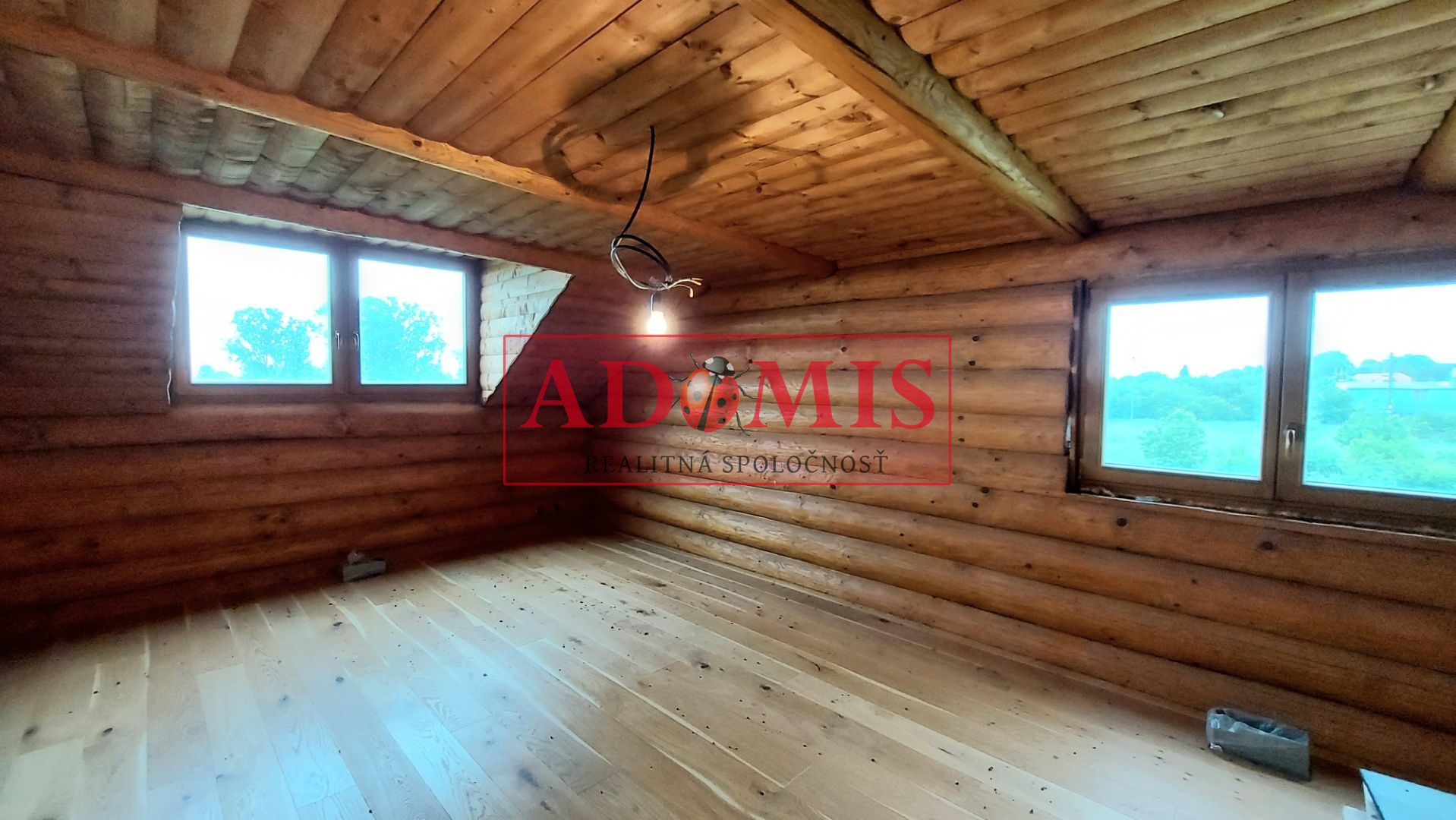 ADOMIS - exkluzívny 5-izb zrubový rodinný dom,Valaliky,3x kúpelňa,391m2,pozemok 944m2,dvojpodlažný,kompletne oplotený