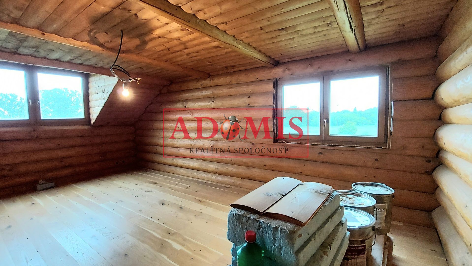 ADOMIS - exkluzívny 5-izb zrubový rodinný dom,Valaliky,3x kúpelňa,391m2,pozemok 944m2,dvojpodlažný,kompletne oplotený