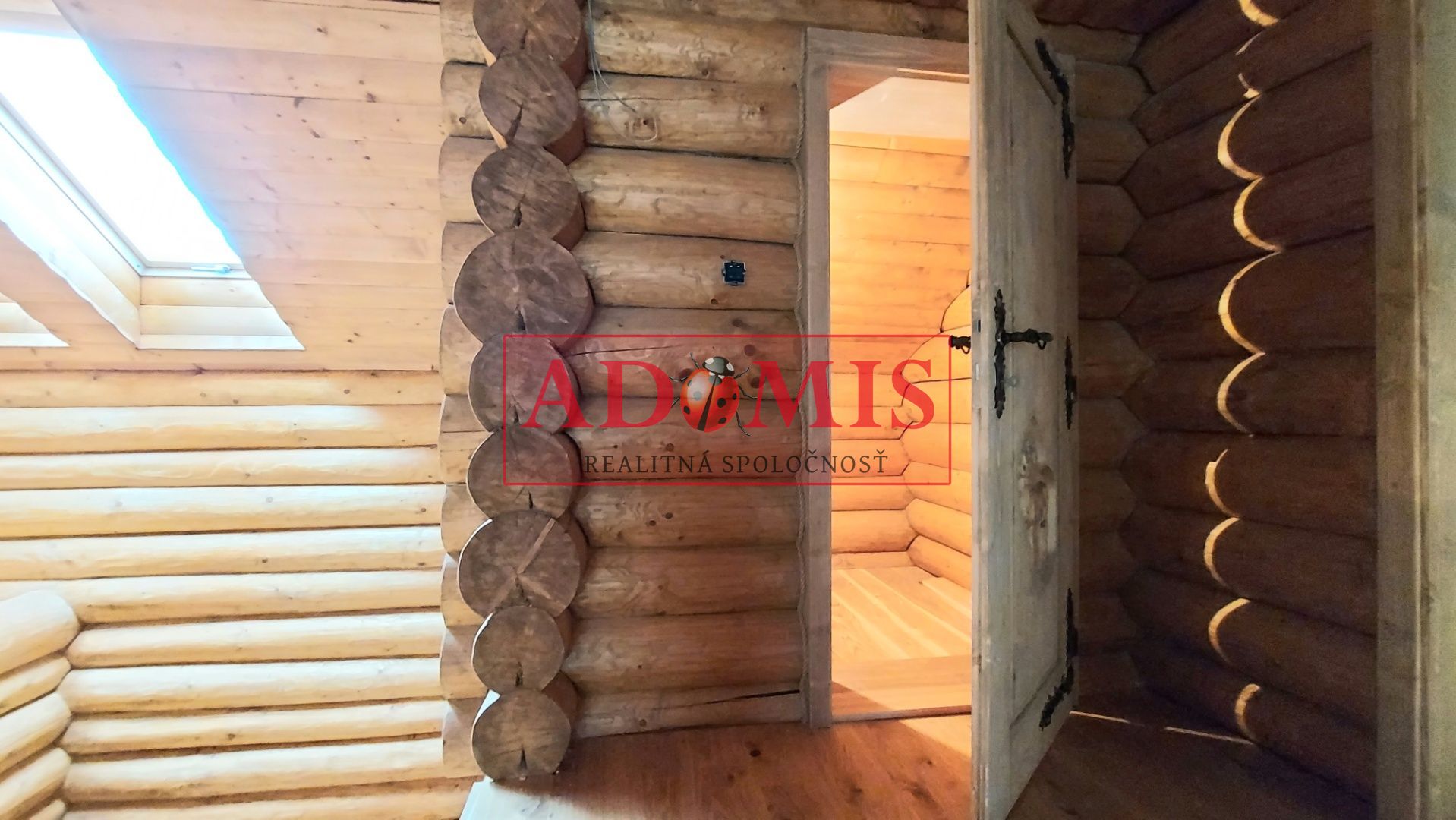 ADOMIS - exkluzívny 5-izb zrubový rodinný dom,Valaliky,3x kúpelňa,391m2,pozemok 944m2,dvojpodlažný,kompletne oplotený