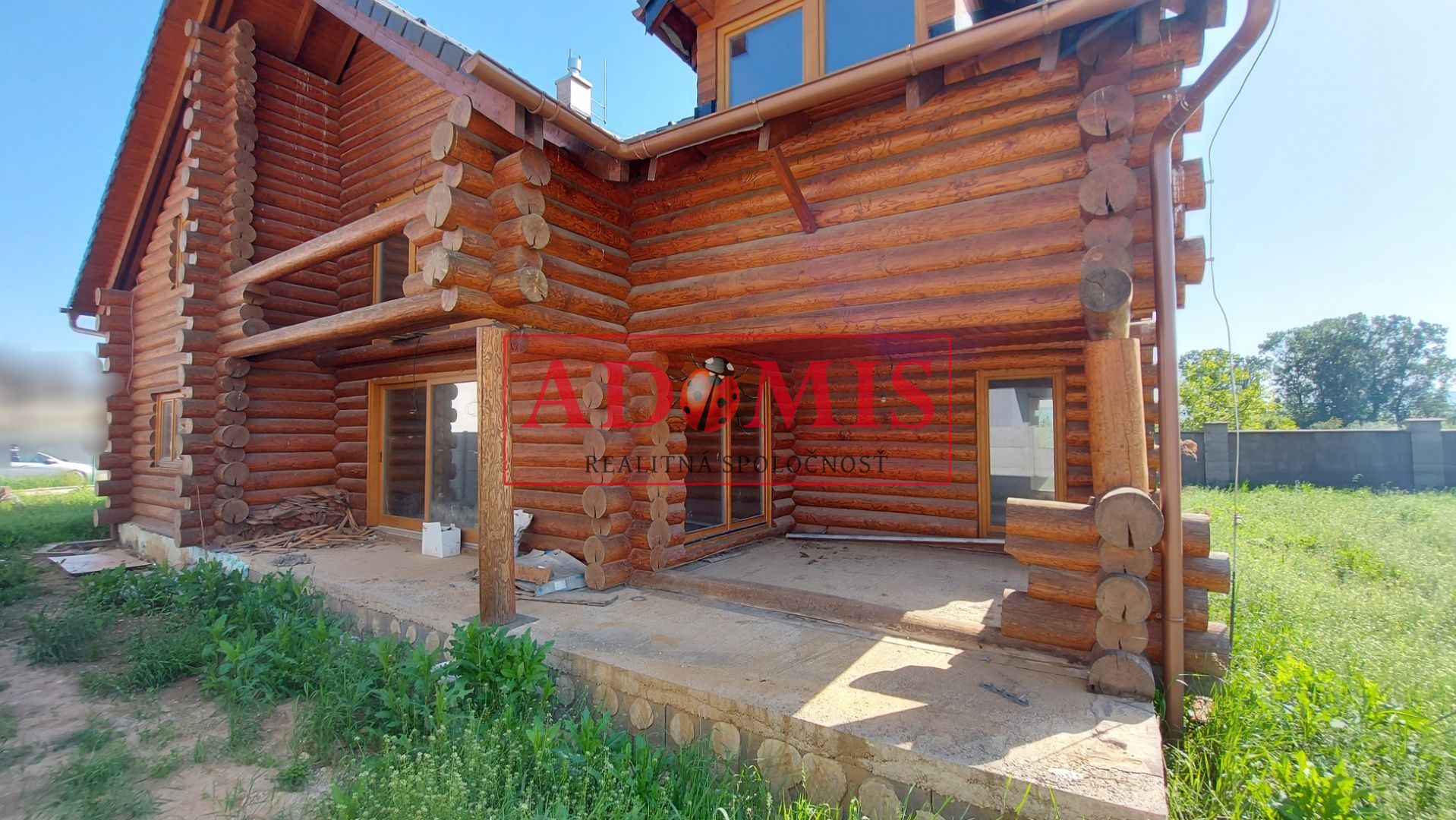 ADOMIS - exkluzívny 5-izb zrubový rodinný dom,Valaliky,3x kúpelňa,391m2,pozemok 944m2,dvojpodlažný,kompletne oplotený