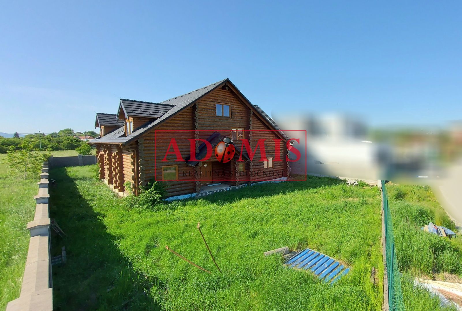 ADOMIS - exkluzívny 5-izb zrubový rodinný dom,Valaliky,3x kúpelňa,391m2,pozemok 944m2,dvojpodlažný,kompletne oplotený