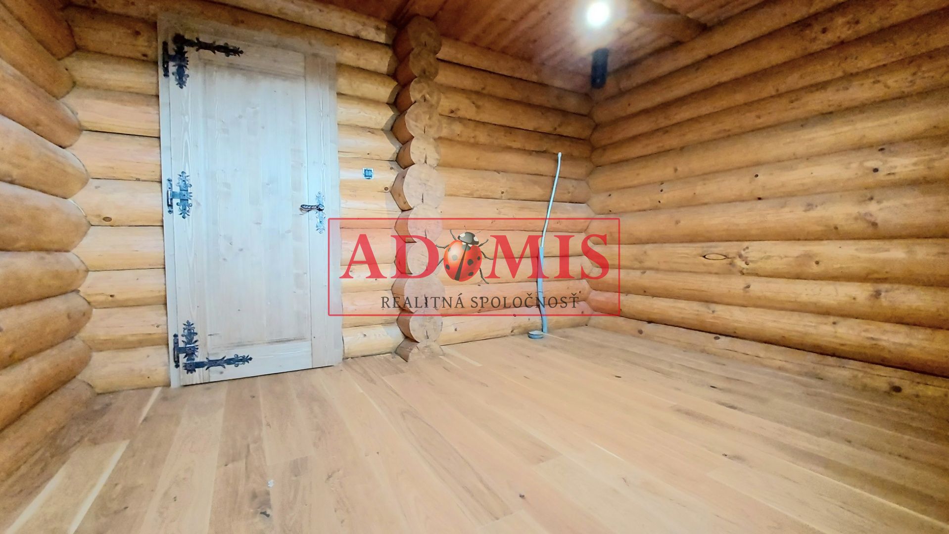 ADOMIS - exkluzívny 5-izb zrubový rodinný dom,Valaliky,3x kúpelňa,391m2,pozemok 944m2,dvojpodlažný,kompletne oplotený