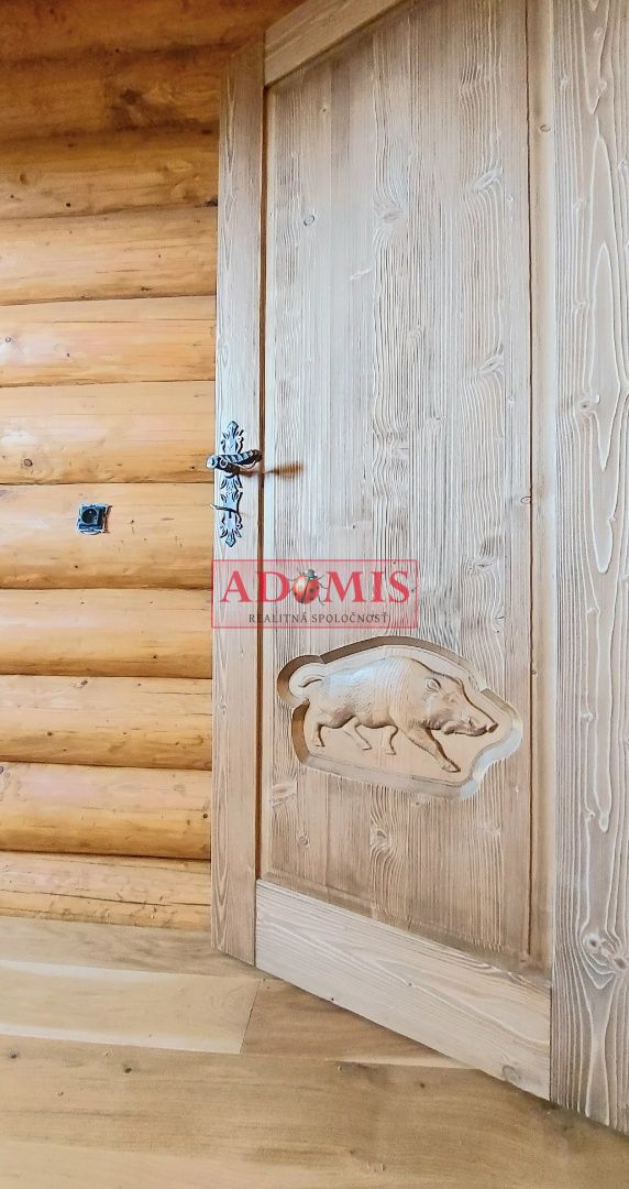 ADOMIS - exkluzívny 5-izb zrubový rodinný dom,Valaliky,3x kúpelňa,391m2,pozemok 944m2,dvojpodlažný,kompletne oplotený