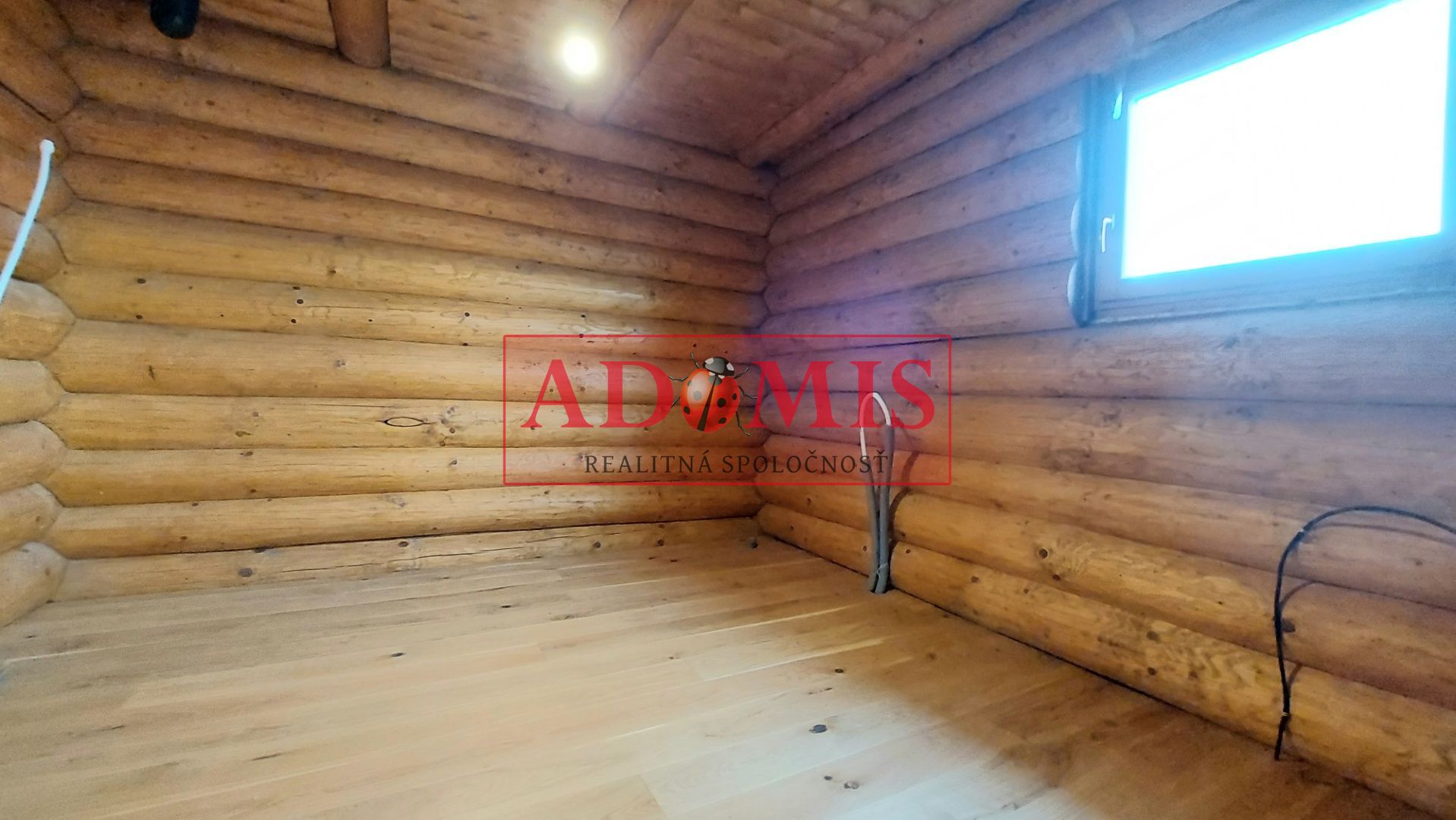 ADOMIS - exkluzívny 5-izb zrubový rodinný dom,Valaliky,3x kúpelňa,391m2,pozemok 944m2,dvojpodlažný,kompletne oplotený