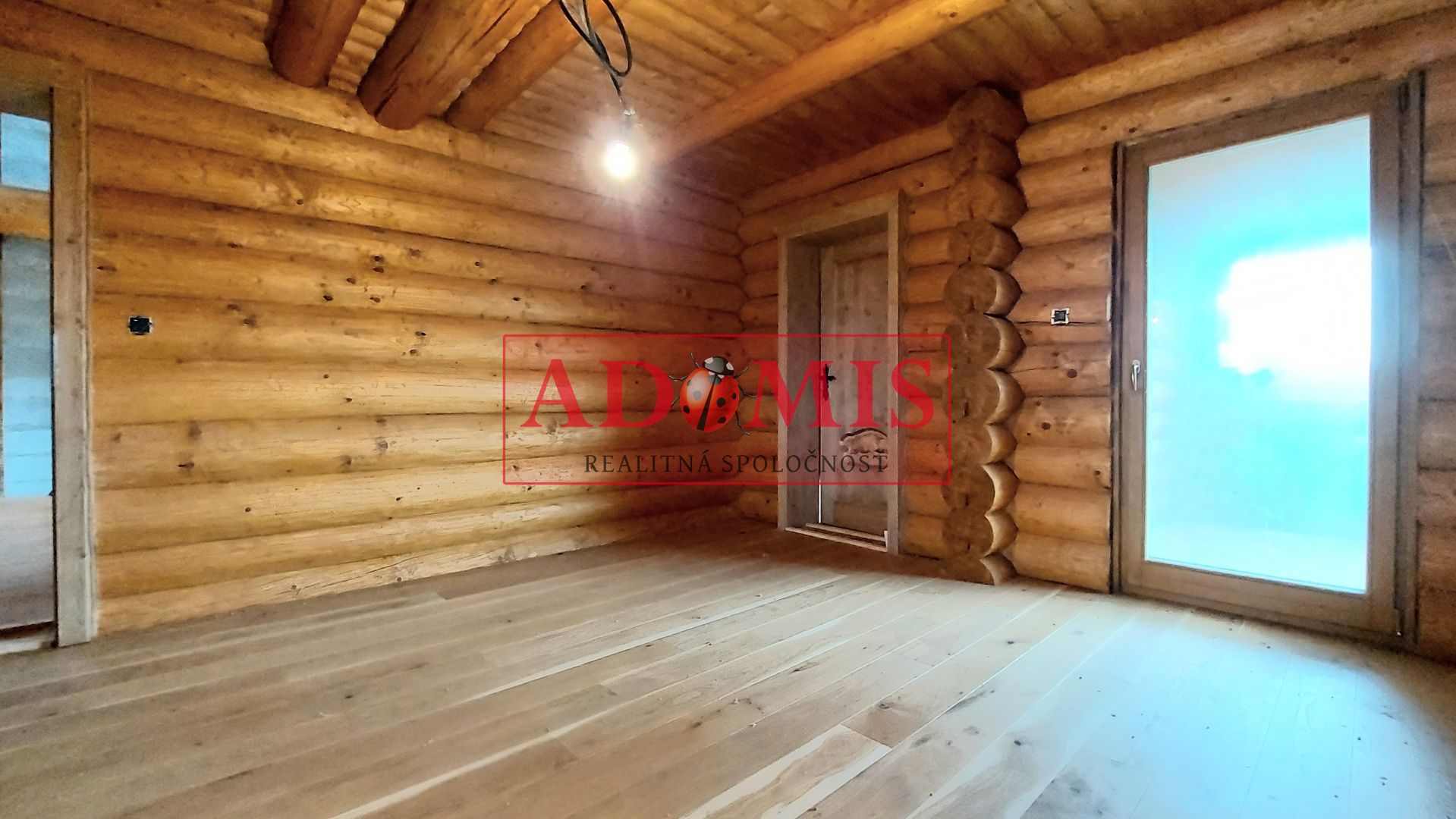 ADOMIS - exkluzívny 5-izb zrubový rodinný dom,Valaliky,3x kúpelňa,391m2,pozemok 944m2,dvojpodlažný,kompletne oplotený