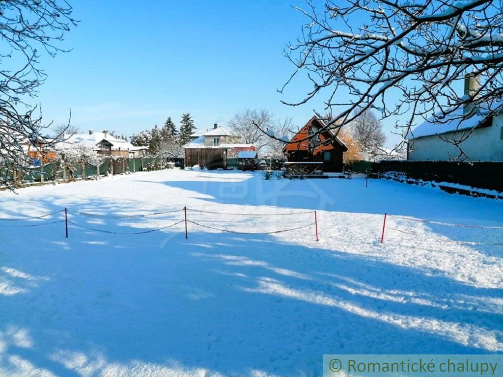 Úžasná rekreačná chata pri Veľkom Mederi, krásny pozemok 1240 m2, celoročne vhodná na komerčný prenájom alebo bývanie