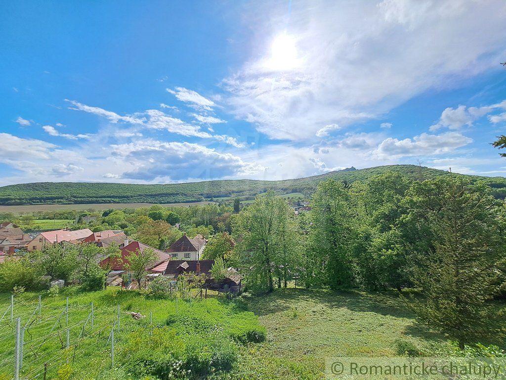 Dom v tichej peknej obci pod Tribečom vhodný pre nadšencov prírody