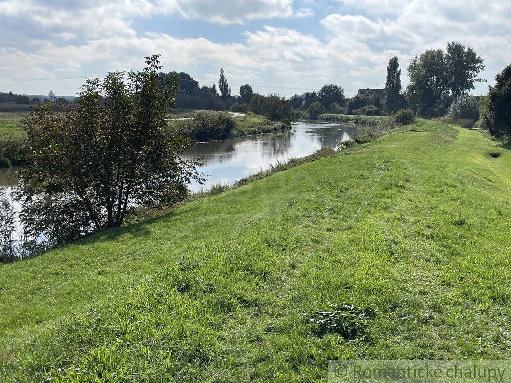 Romantický panský dom v Čiernej Vode postavený v časoch Rakúsko-Uhorska s rozľahlým pozemkom a množstvom pôvodných prvkov