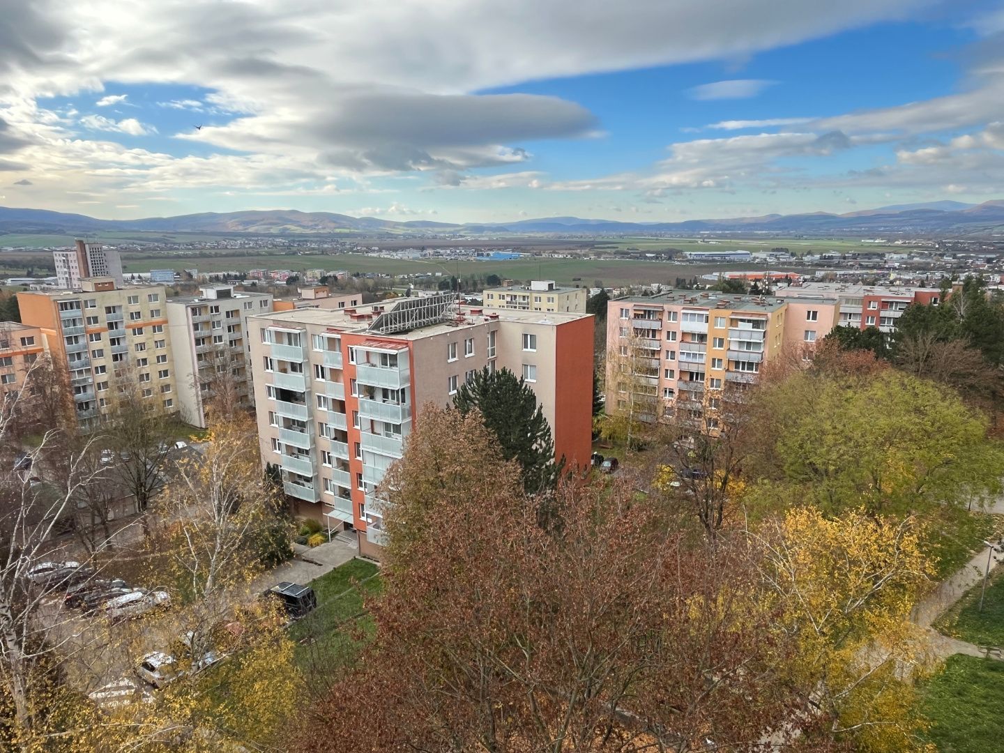 Veľký 3 izbový byt 73 m2 + balkón 6 m2 na ul. Jána Halašu, Trenčín - Juh