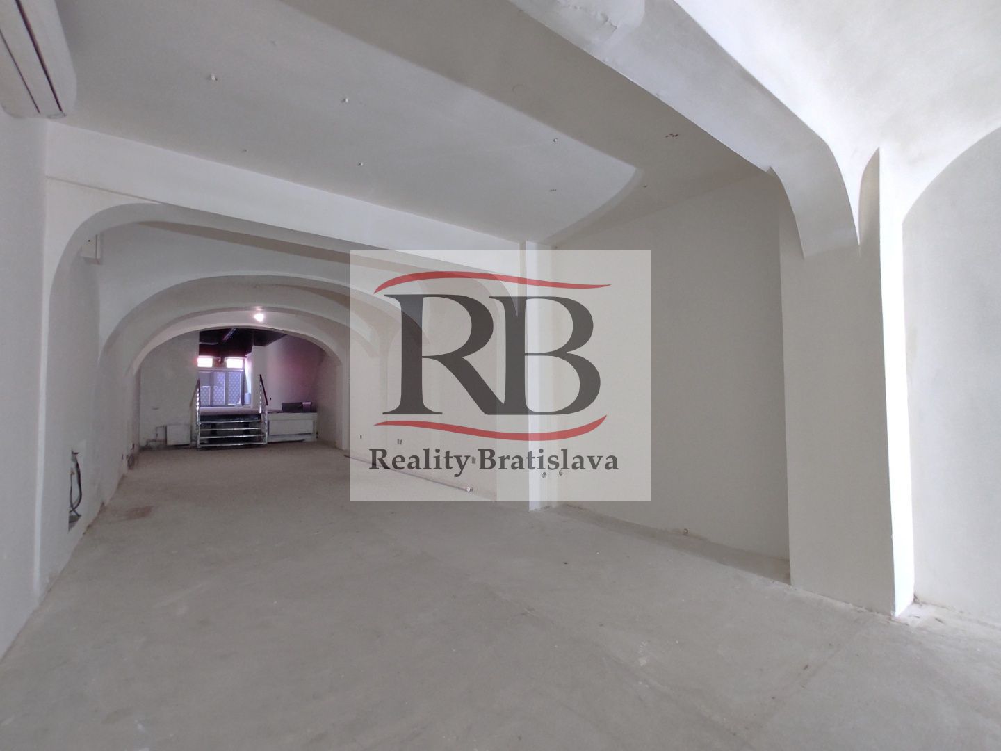 Obchodný priestor s možnosťou veľkej terasy, vhodný aj na reštauráciu, Obchodná-BA1, 230m2