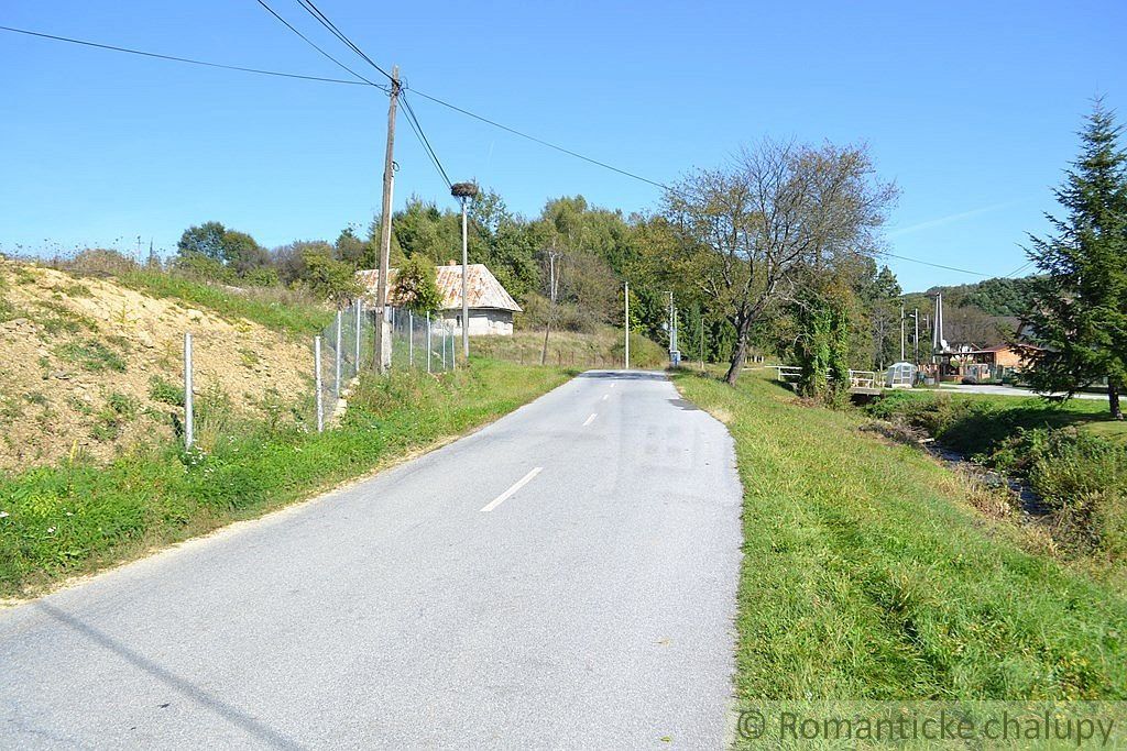 Krásny pozemok s pivnicou, výhľadom, 33á- Kečkovce