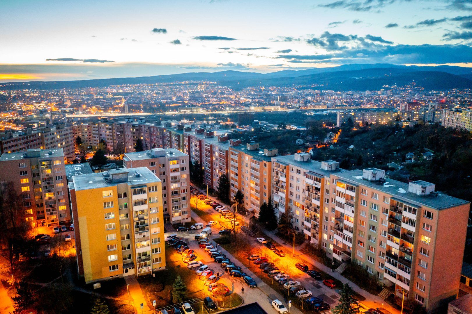 Na predaj 3-izbového bytu na sídlisku Dargovských hrdinov v Košiciach, na ulici Povstania českého ľudu.