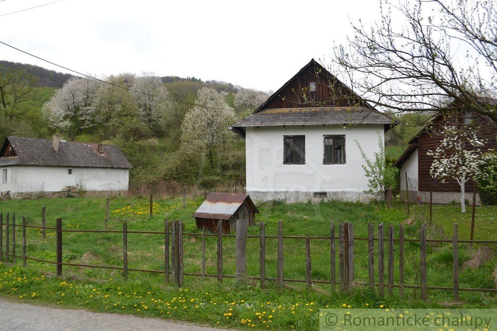 Dom v pôvodnom stave na peknom pozemku 23árov