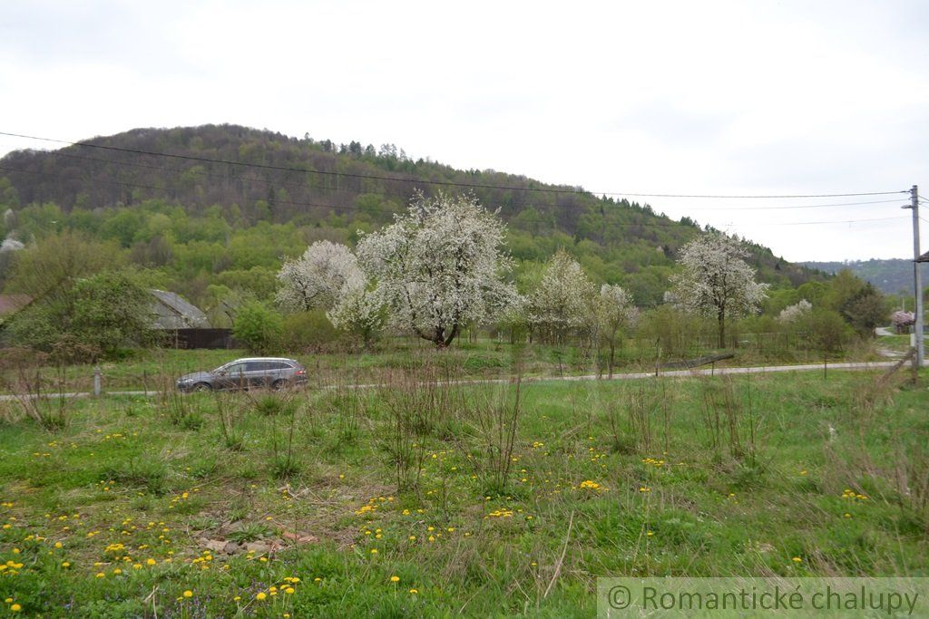 Dom v pôvodnom stave na peknom pozemku 23árov