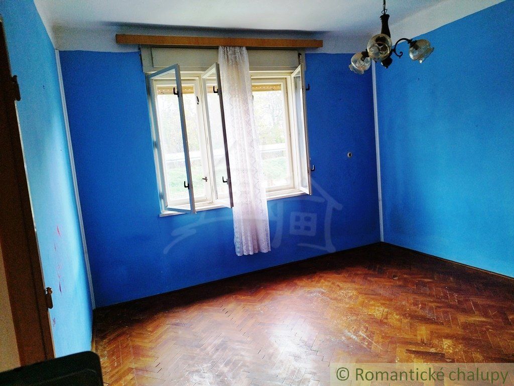 Dom vhodný na okamžité bývanie s veľkým 949m²  pozemkom v obci Pastovce