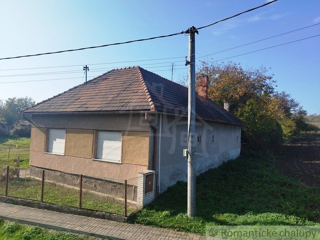 Dom vhodný na okamžité bývanie s veľkým 949m²  pozemkom v obci Pastovce