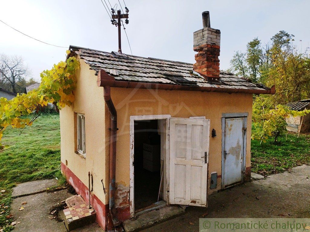 Dom vhodný na okamžité bývanie s veľkým 949m²  pozemkom v obci Pastovce