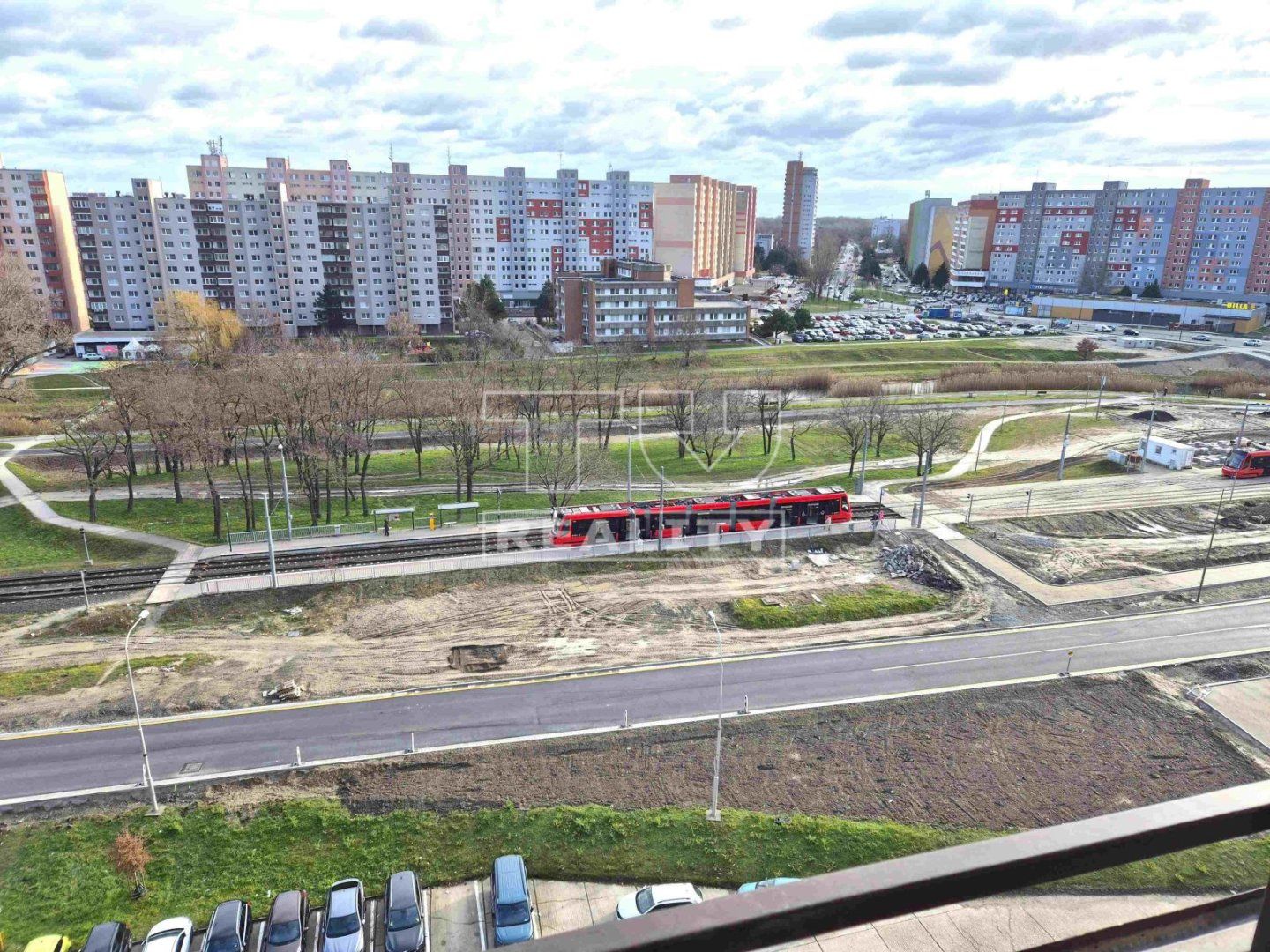 TUreality ponúka pekný 3i byt v Petržalke, Jungmannova ul., 73,5m2.