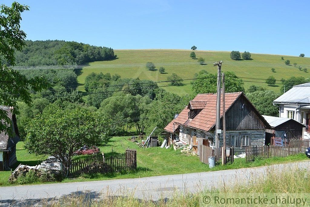 Pekný pozemok s výhľadom a drevenicou - Vápeník