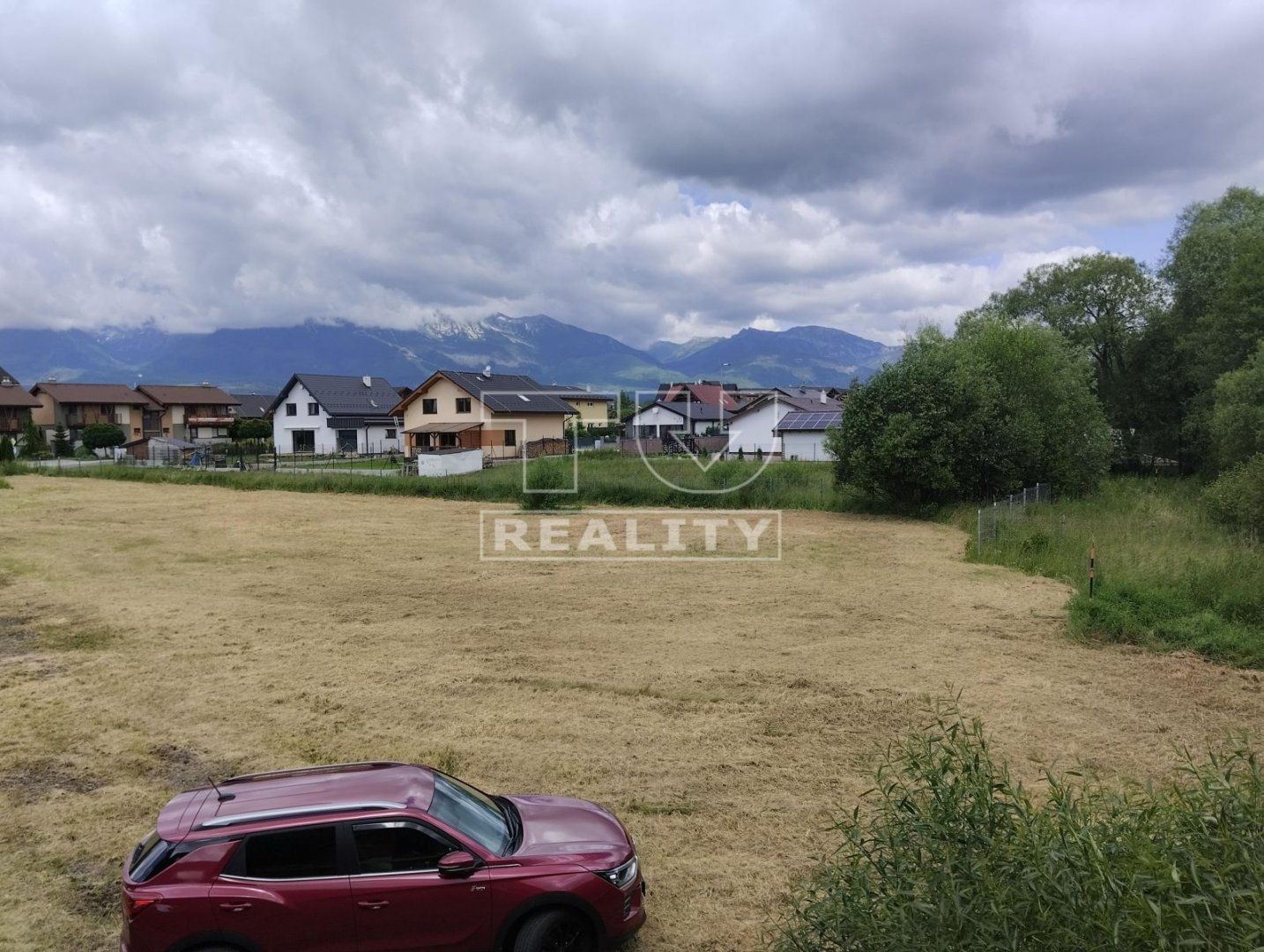 Rozostavaný rodinný dom s rozsiahlým veľkometrážnym pozemkom na predaj – Veľká Lomnica, blízko Tatragolfu